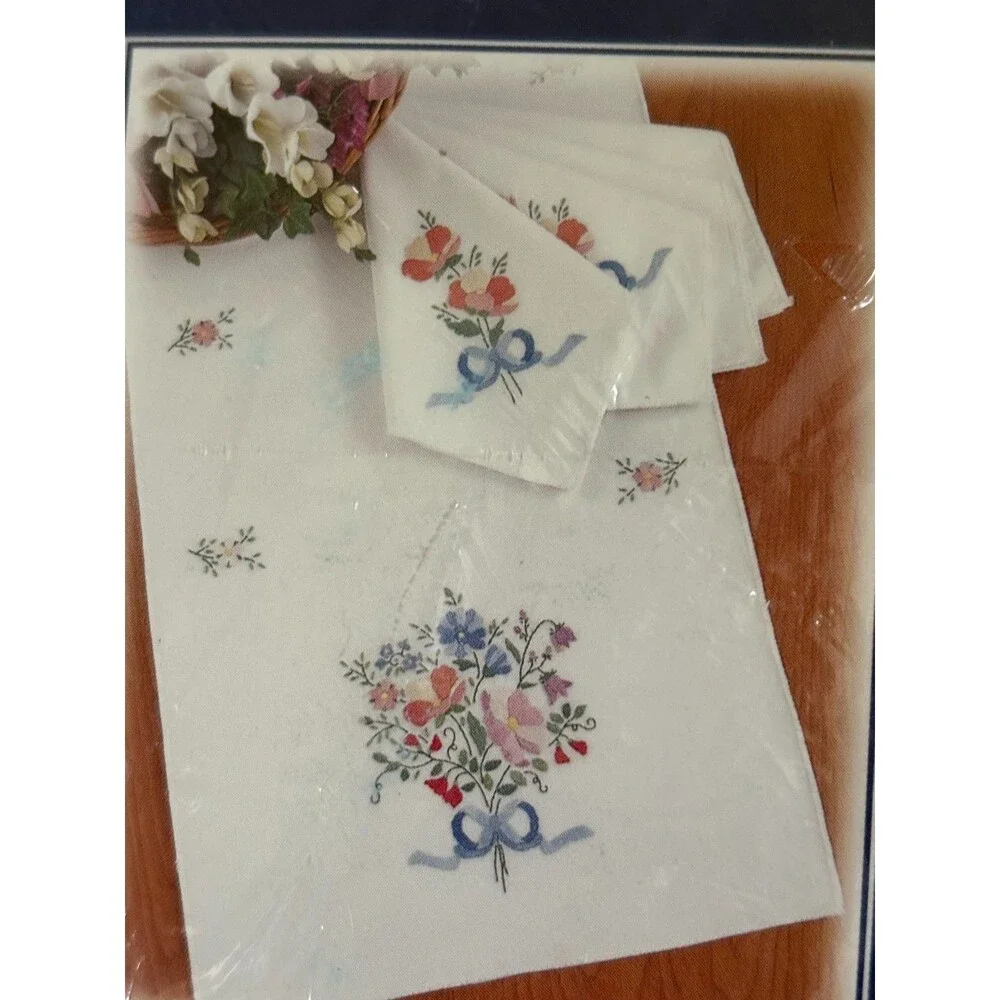 Vintage Floral Embroidered Linen Set of 7 Items Table Runners Napkins White